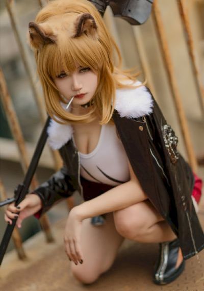 julia紧身裙女教师在线视频